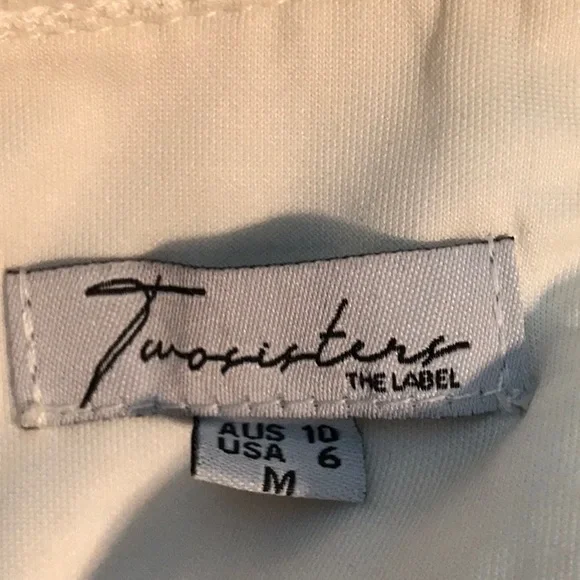 Beautiful white halter embroidered dress - Picture 5 of 6